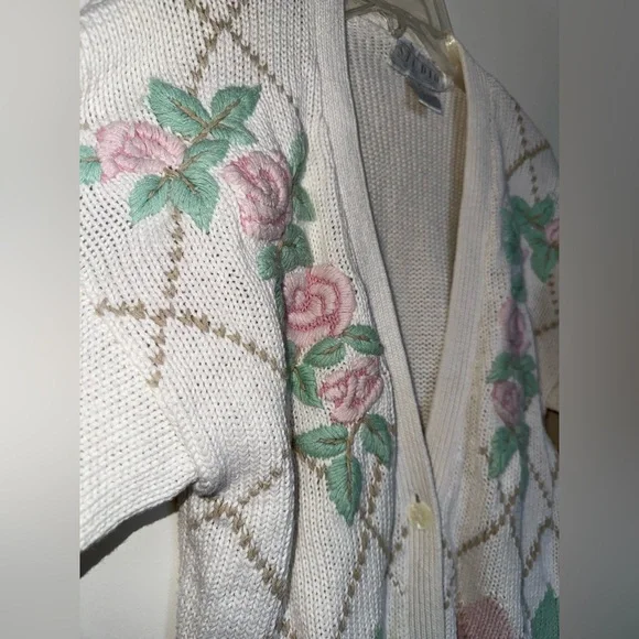 Studio VINTAGE Michelle Stuart Floral White Crocheted Cardigan Medium - Picture 3 of 7